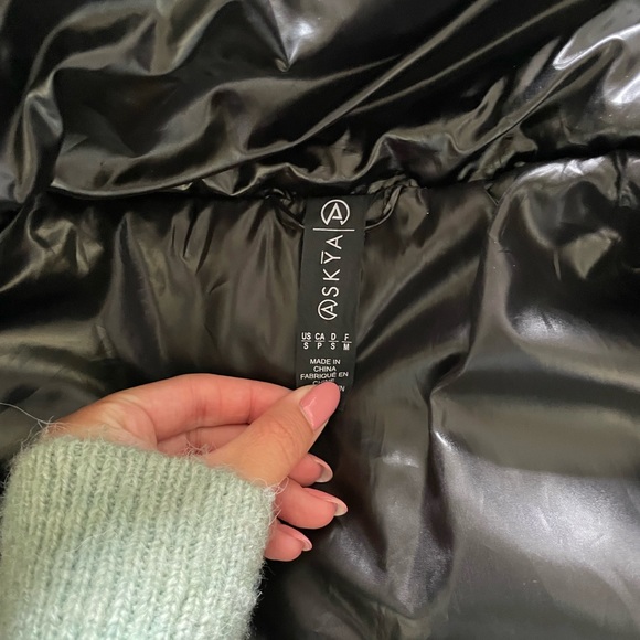 ASKYA black puffer jacket - Picture 3 of 5